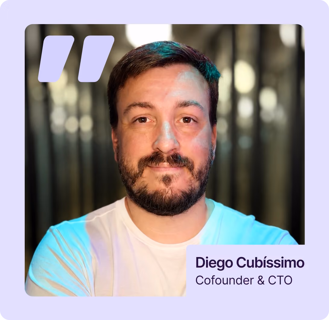 Retrato de Diego Cubíssimo, cofundador e CTO da Smash, num corredor de escritório, com o nome e o cargo escritos sobre a foto
